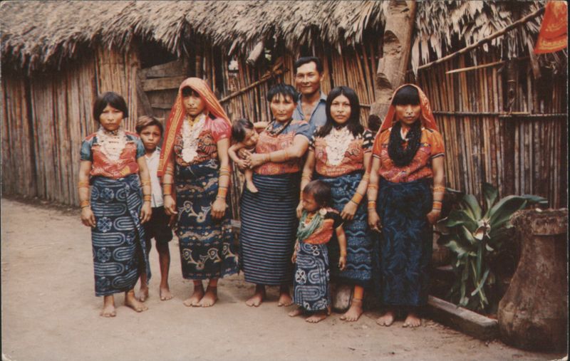 Typical Indian Family, San Blas Panama Foto Flatau