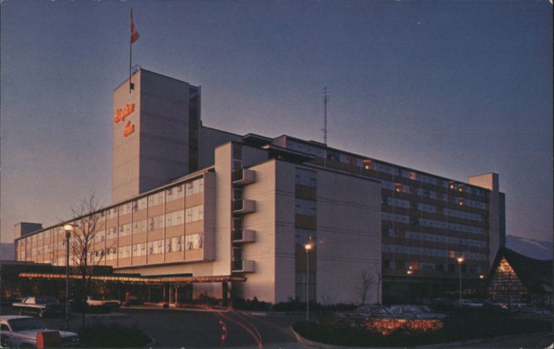 Bayshore Inn at Dusk, Vancouver, BC Canada George Weinhaupl