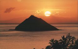 Romantic Hawaii: Island Sunrise Over Shimmering Ocean Postcard