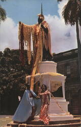 Kamehameha Statue with Lei Offerings Postcard