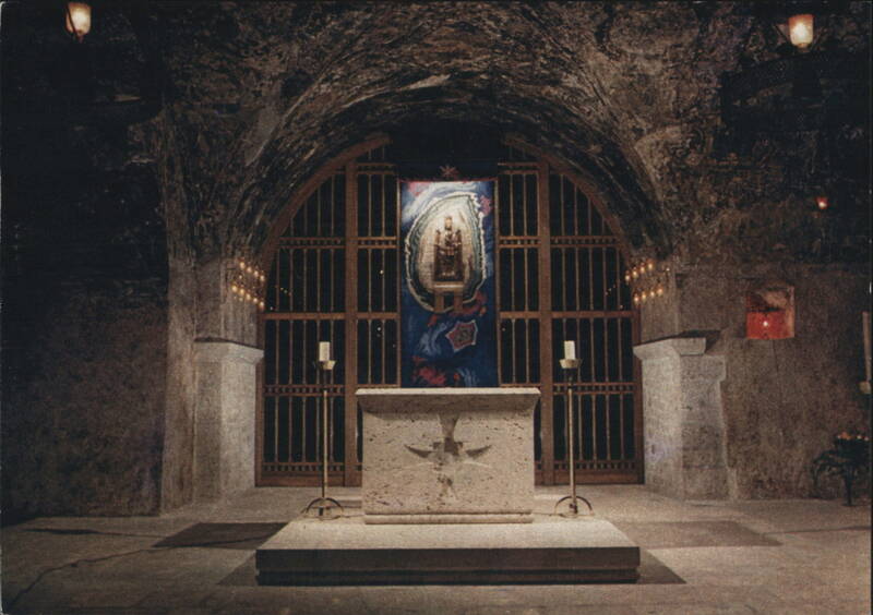 Chartres Cathedral: Crypt of Notre-Dame de Sous-Terre (11th Century) France