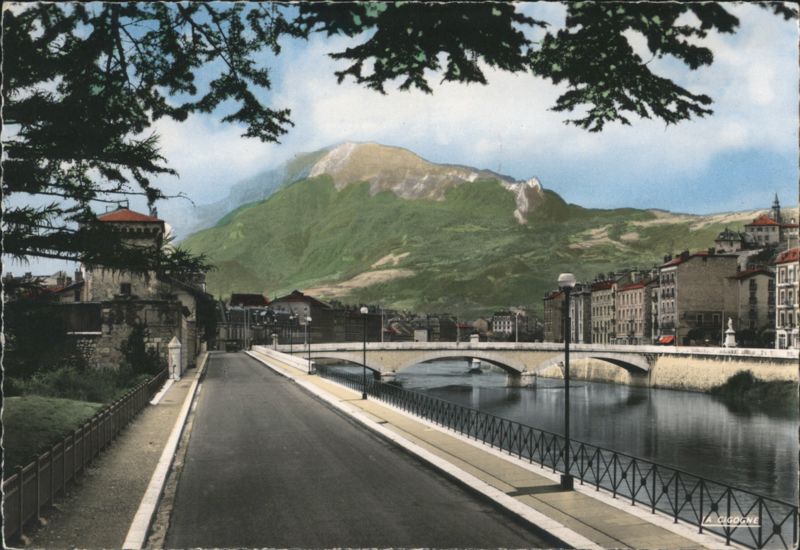 Grenoble: Quai Jonking, Pont de la Citadelle, Moucherotte France