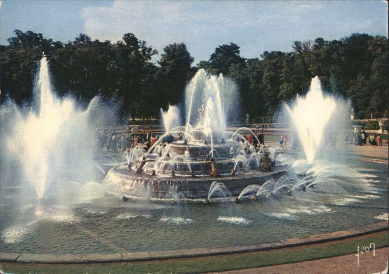 Versailles Château: Grandes Eaux at Latona Fountain France