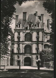 Fontainbleau Le Chateu Porte Doree Postcard