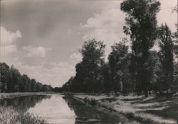 Fontainbleau (Seine-et-Marne) Le Canal Postcard