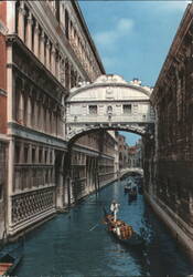 Bridge of Sighs, Venice Canal with Gondolas Postcard