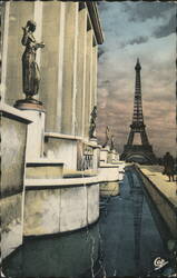 Eiffel Tower and Palais de Chaillot Statues and Pool, Paris Postcard