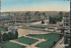 Le Louvre et la Cour du Carrousel, Paris Postcard