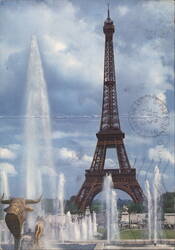 Eiffel Tower with Palais de Chaillot Fountains, Paris Postcard