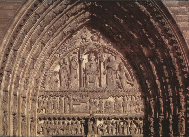 Notre-Dame de Paris: Tympan du Portail Sainte-Anne France