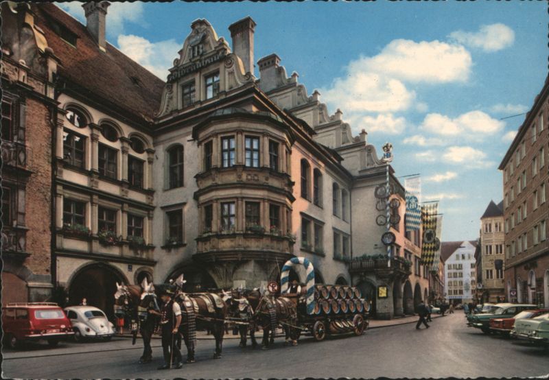 Hofbräuhaus Street Scene with Beer Cart, München Munich Germany