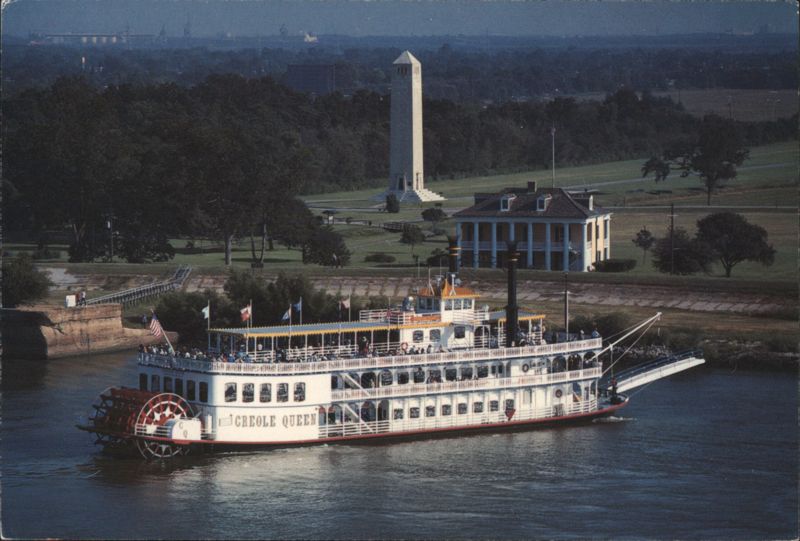 Creole Queen Paddlewheeler on Mississippi River, New Orleans Louisiana