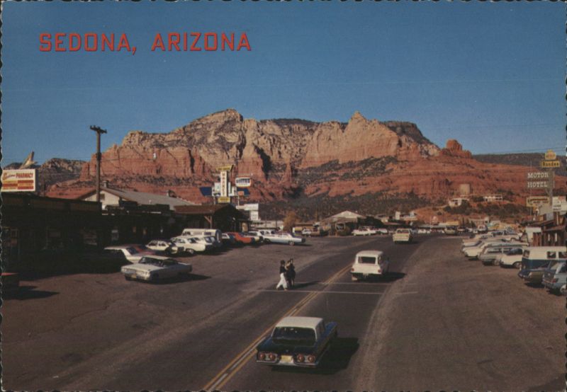 Sedona, Arizona Street Scene with Red Rock Mountains