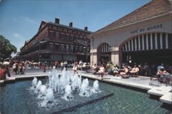 Cafe Du Monde and Pontalba Apartments, New Orleans Postcard