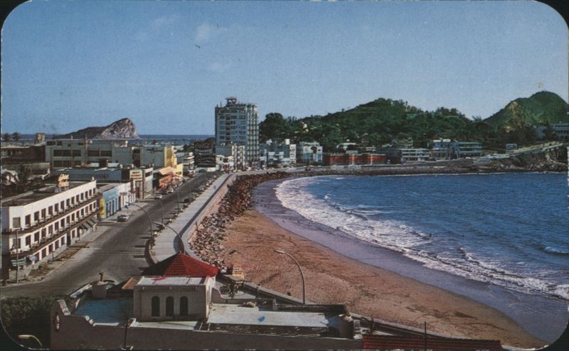 Olas Altas Beach and Boulevard, Mazatlán, México SI
