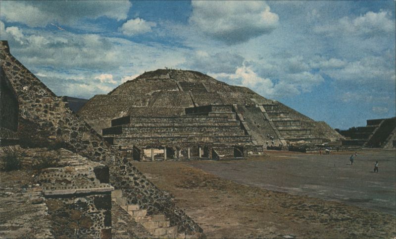 Pyramids of the Moon, Teotihuacan, Mexico FISCHGRUND