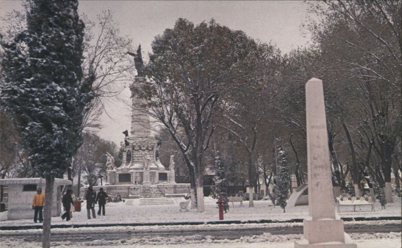 Parque y Monumento a Don Benito Juárez, después de una Nevada Ciudad Juárez CHIH Mexico