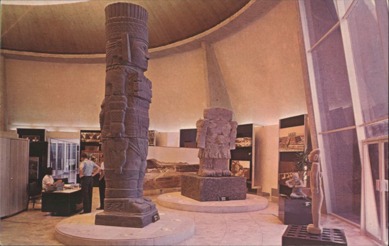 Museo de Arte e Historia, Gigante de Tula & Diosa Coatlicue Ciudad Juarez Mexico