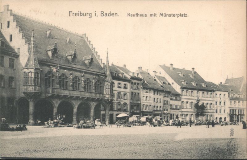 Freiburg i. Baden Kaufhaus mit Münsterplatz Germany
