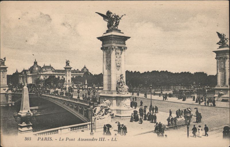 Pont Alexandre III, Paris, Ornate Bridge Statues France