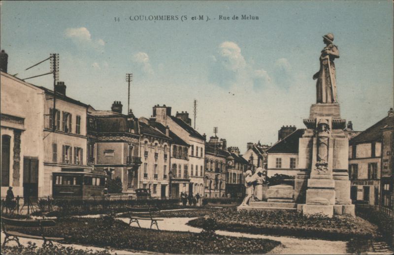 Coulommiers - Rue de Melun with Monument France