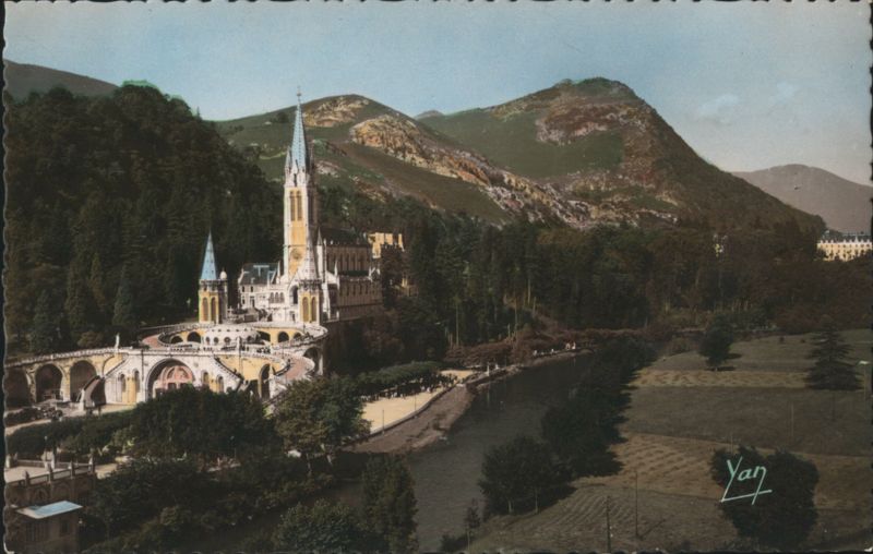 Lourdes, Basilica and Gave River France Yan