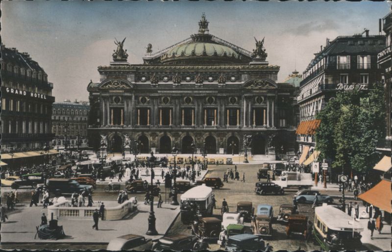 Opéra Garnier, Place de l'Opéra - Busy Scene Paris France