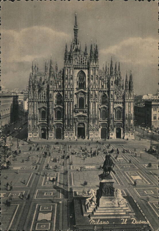 Milano Duomo Cathedral, Piazza del Duomo with Statue Italy