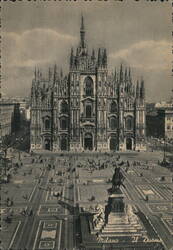 Milano Duomo Cathedral, Piazza del Duomo with Statue Postcard