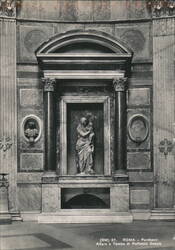 Pantheon: Altar and Tomb of Raphael Sanzio Postcard