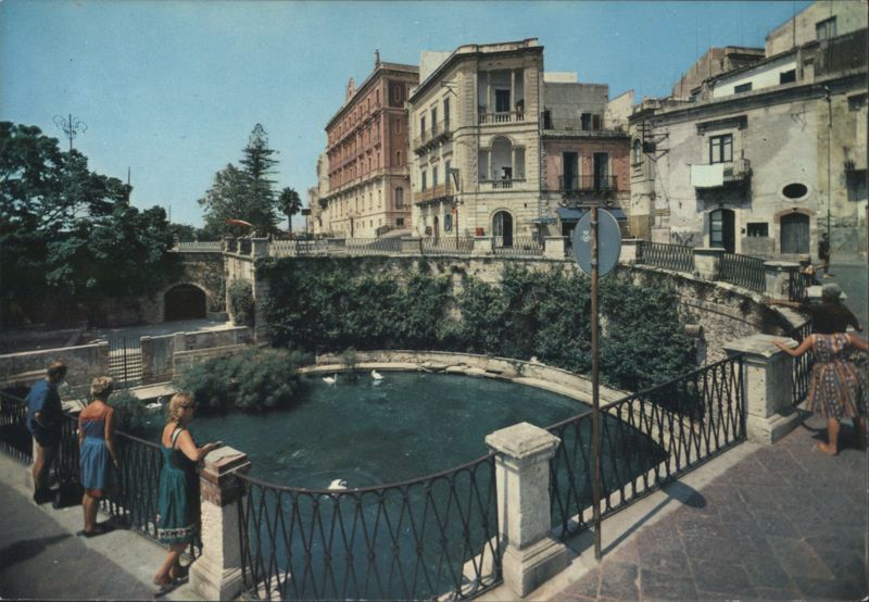 Siracusa Fountain of Arethusa with papyrus Italy
