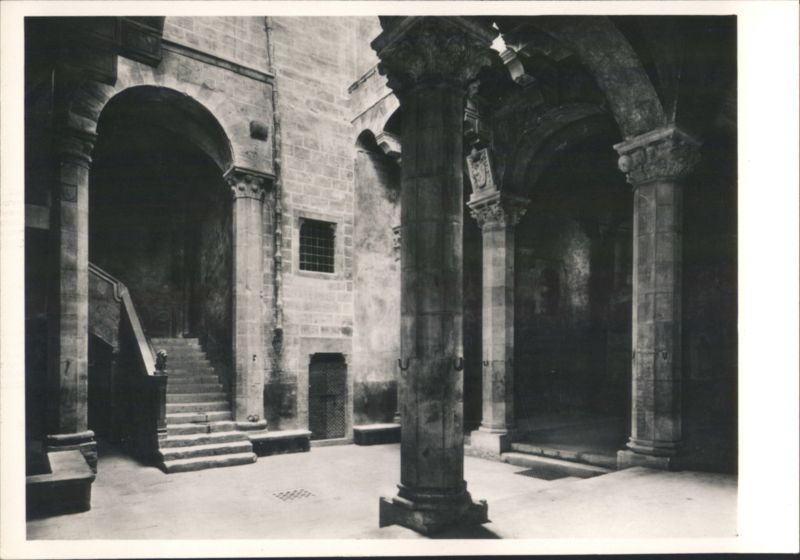Palazzo Davanzati, The Courtyard, 14th Century Florence Italy