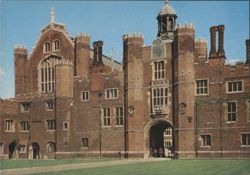 Hampton Court Palace: Anne Boleyn's Gateway & Great Hall Postcard