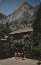 Yosemite Museum, Government Plaza, Yosemite Valley Postcard