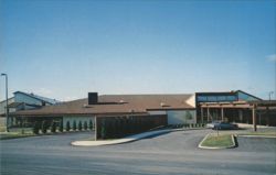 Ramada Inn, Breezewood, PA - Pool, Saunas, Playground Postcard