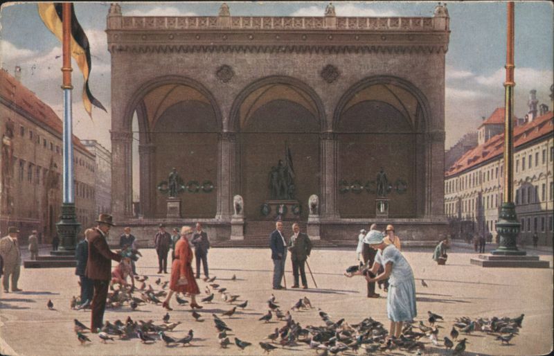 Munich Feldherrnhalle, Pigeon Feeding Germany