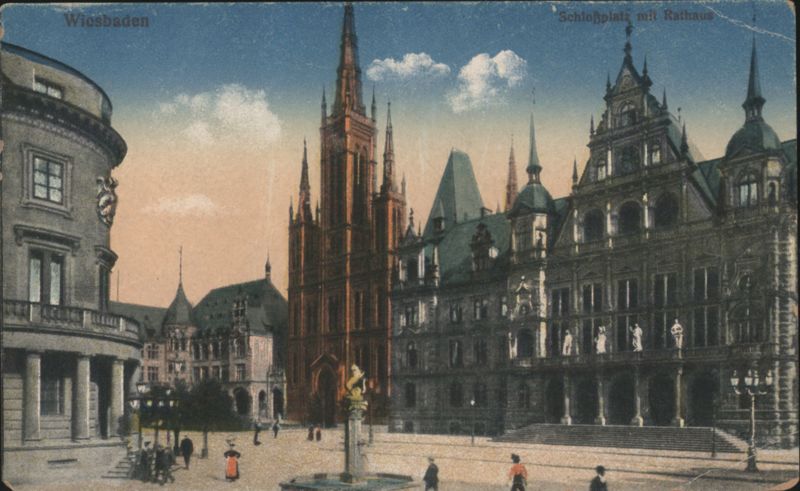 Wiesbaden Schloßplatz mit Rathaus Germany