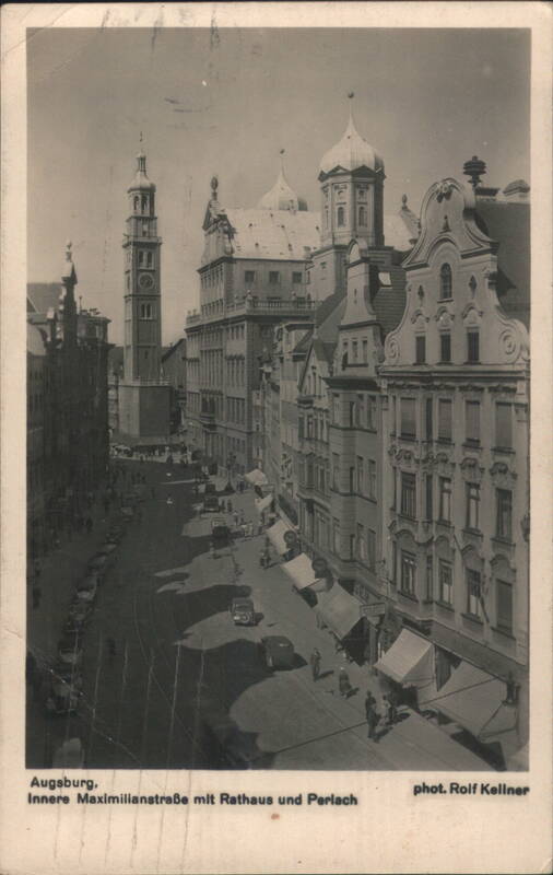 Augsburg Innere Maximilianstrasse mit Rathaus und Perlach Germany