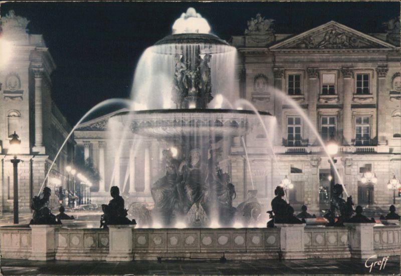 Fontaines place de la Concorde, Paris, Eglise de la Madeleine France