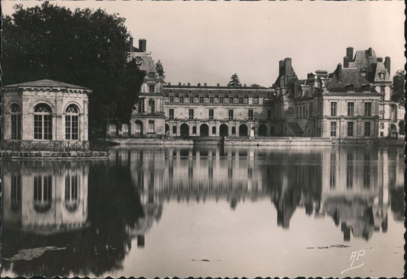Palais de Fontainebleau, Carp Pond & Napoleon's Pavilion France