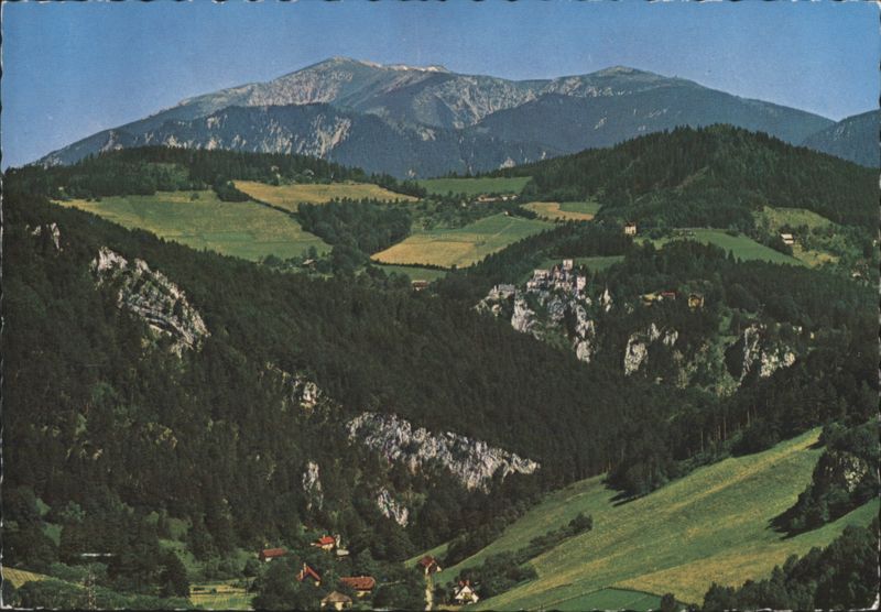 Blick von Maria Schutz auf Ruine Klamm und Schneeberg Austria