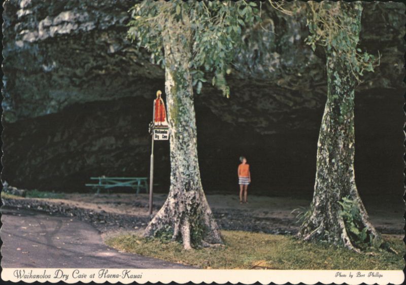 Waihanoloa Dry Cave Entrance, Haena Beach, Kauai Hawaii