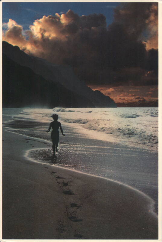 Nā Pali Coast, Kaua'i - Silhouette Running on Beach at Sunset Hawaii