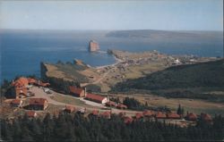 The Peak O'Dawn and Percé village - Bonaventure Island Postcard