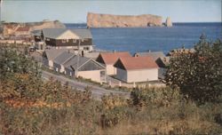 Percé Rock, Percé QC - Chrome Postcard - SW View Hwy Postcard