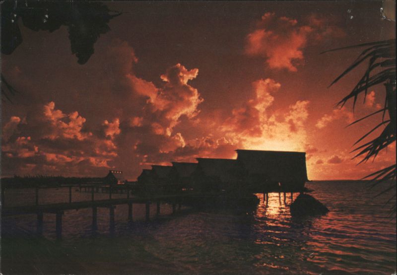 Hôtel KAINA Village, Manihi Tuamotu - Overwater Sunset French Polynesia
