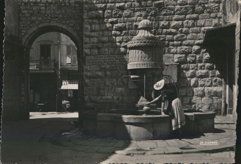 Vence, Fontaine et porte du Peyra France
