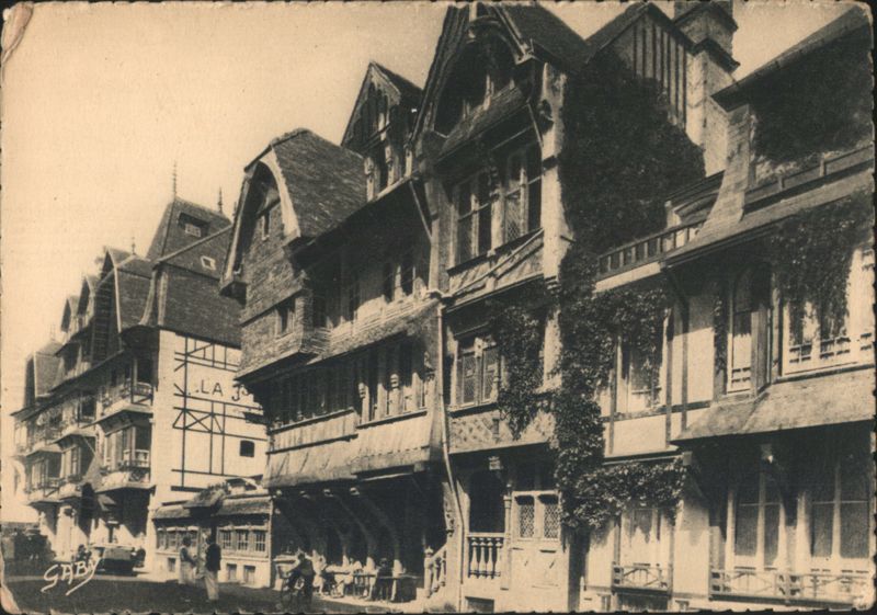Étretat, Boulevard Charles Lourdel & Place Victor-Hugo France