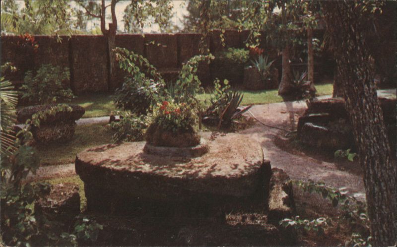 Coral Castle Heart Shaped Table, Florida Miami Larry Witt