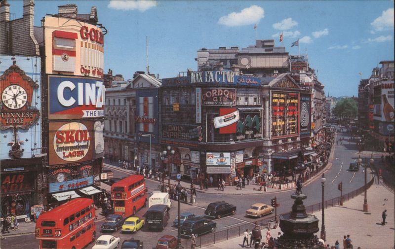 Piccadilly Circus London, Double-Decker Buses, Advertisements United Kingdom